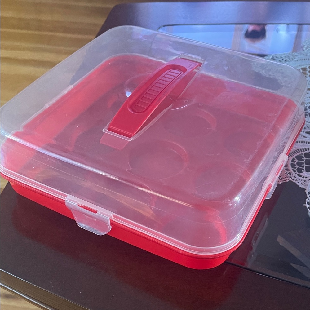 Red Plastic Cupcake/Muffin Container/Carrier with Clear Lid